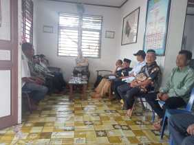 Kunjungi Desa Sapta Jaya, Babinkamtibmas Polsek Pulau Burung Ciptakan Pemilu Damai