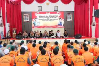 Isak Tangis Tahanan Pecah saat Dipeluk Kapolres Siak di Pengajian dan Sholawatan