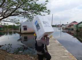 Polsek Rantau Kopar Kawal Distribusi Logistik Pemilu ke PPS