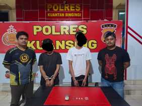 Satresnarkoba Polres Kuansing Amankan Pengedar Sabu saat Santai di Warung