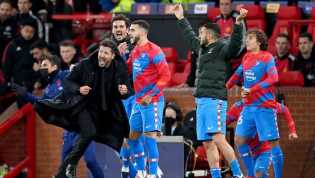 MU Kalah, Suporter Lempar Botol ke Diego Simeone