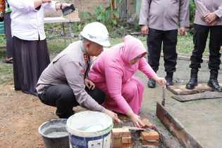 Polres Siak Salurkan Zakat untuk Bedah Rumah Layak Huni