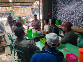 Polsek Keritang Sosialisasikan Pemilu Damai dan Cooling System di Pasar Desa Pengalihan
