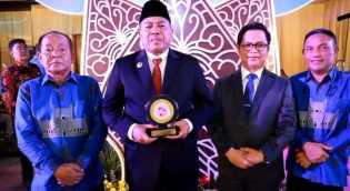 Bupati Siak Terima Penghargaan Terbaik dalam Penurunan Stunting