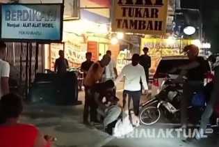 Viral Video Dua Pria Baku Hantam di Jalan Tuanku Tambusai Pekanbaru, Ini Kata Polisi