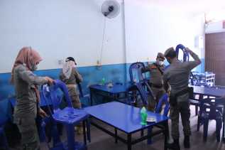 Nekat Buka Saat Ramadhan, Pengunjung Kedai Kopi Dibubarkan Satpol PP