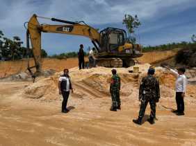 Polres Kampar Cek Lokasi Galian C yang Viral di Tapung, Temukan Dua Alat Berat Rusak