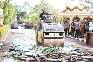 Jelang Ramadhan, Polres Siak Musnahkan 903 Miras, 56 Unit Knalpot Racing Hasil Razia Pekat Ramadhan