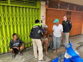 Dokkes Polres Inhu Imbau Pemilu Damai Sambil Patroli Kesehatan