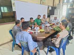 Kapolsek Kempas Pimpin Rapat Koordinasi Distribusi Logistik Pemilu 2024