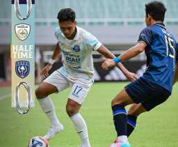 Diwarnai 3 Kartu Kuning, Babak Pertama PSPS Pekanbaru vs Persikad Depok Imbang Tanpa Gol