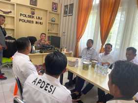 Polsek LBJ Gelar Silaturahmi dengan Kades, Serukan Pemilu Damai 2024