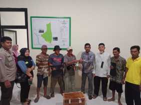 Pembagian Bibit Sawit untuk Penguatan Ketahanan Pangan di Desa Lebuh Lurus