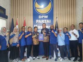 Pasangan Asmar-Muzamil Terima SK B1-KWK dari Nasdem untuk Pilbup Kepulauan Meranti