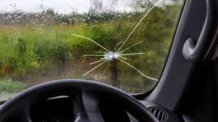 Aksi Pelemparan Batu Terjadi di Lintas Pekanbaru-Perawang, Pengendara Harap Waspada