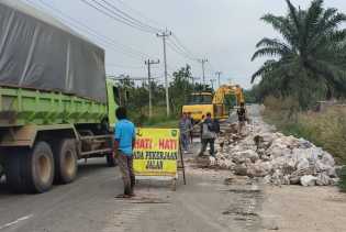 Pemprov Riau Kebut Perbaikan Ruas Jalan Cirenti-Air Molek