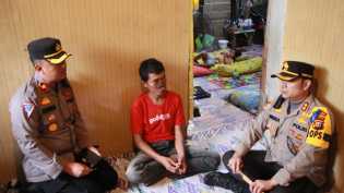 Sasar Masyarakat Kurang Mampu, Kapolres Bengkalis Jemput dan Bawa Zulkarnain Berobat ke Dokter Spesialis