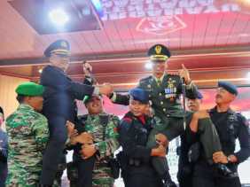 Kapolres Rokan Hilir dan Dandim 0321 Rohil Digendong di Upacara HUT TNI ke-79, Perkuat Sinergi TNI-Polri