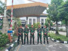 Antisipasi Unras, Pintu Masuk Kantor DPRD Pekanbaru Dijaga Ketat Personel TNI