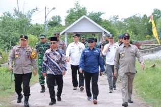Kapolres Siak dan Forkopimda Tinjau Kesiapan Pelaksanaan Pilkada di Kampung Terluar Teluk Lanus