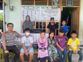 Senyum Anak-anak Yatim Ketika Dapat Bantuan dari Perwira Polisi