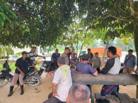 Kapolsek Pinggir Sambangi Anggota SPTD Muara Basung, Sampaikan Pesan Kamtibmas dan Dukungan untuk Pilkada Damai