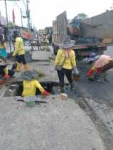 Pendangkalan Sebabkan Banjir, PUPR Pekanbaru Keruk Parit di Sepanjang Kecamatan Sukajadi