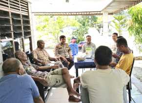 Bhabinkamtibmas Polsek Pinggir Giat Sosialisasi Pilkada 2024 di Desa Tengganau dan Balai Pungut