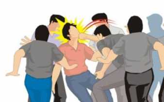 Panjat Plafon Rumah, Maling Babak Belur Dimassa