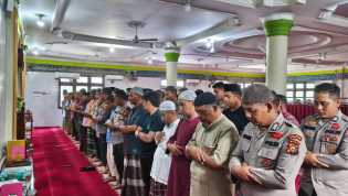 Polres Kampar Gelar Salat Ghoib untuk Driver Ojol Affan Kurniawan