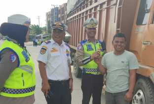 Pembatasan Operasional Angkutan Barang di Pekanbaru Dimulai Hari Ini