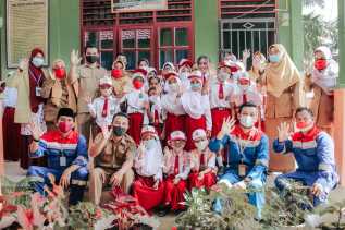 Sekolah Rampung Dibangun, Siswa Siswi SDN 037 Menyambut Gembira