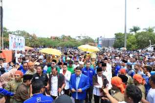 Kelmi Amri-Asparaini Jadi Pasangan Pertama Daftar di Pilkada Rohul 2024