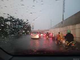 Hujan Disertai Petir dan Angin Kencang Melanda Riau Hingga Malam Hari