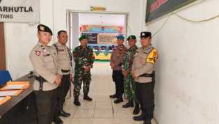 Personel Polsek Rimba Melintang Amankan Rapat Pleno Rekapitulasi Pilkada 2024 di Kantor PPK