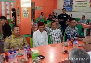 Ngopi Bersama UAS, Abdul Wahid Traktir Satu Kedai Kopi