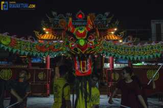 Kelompok Barongsai Naga Emas Berlatih Liong Jelang Tahun Baru Imlek 2574