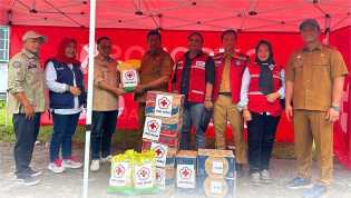 PMI Riau Salurkan Bantuan Sembako untuk Korban Banjir di Siak