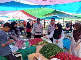 Waspada Hoax Pilkada, Polsek Kempas Berikan Pedagang