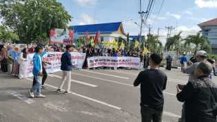 Ratusan Massa Geram Geruduk DPRD Bengkalis, Tuntut Kepala Dinas Perhubungan Dicopot