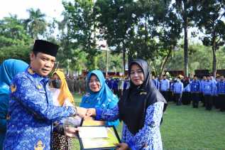 Peringati Hari Ibu, Muflihun Beri Penghargaan kepada 3 Perempuan Tangguh di Pekanbaru