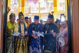 Gubri Edy Natar Resmikan Balai Adat Cerenti Kuansing