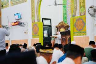 Shalat Idul Adha 1446 H di Masjid At-Taqwa, Bupati Kasmarni Ajak Teladani Spirit Pengorbanan