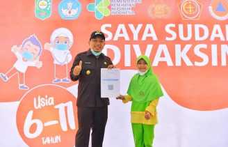 Anak Wabup Siak Ikut Sukseskan Vaksinasi Usia 6-11 Tahun Perdana di Kabupaten Siak