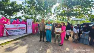 HUT Bhayangkara ke-79, Polsek Rimba Melintang Lakukan Aksi Kemanusiaan Lewat Bansos kepada Warga Kurang Mampu di Rohil