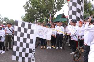 Diikuti Pesepeda Malaysia, Pj Walikota Lepas Ribuan Peserta Fun Bike