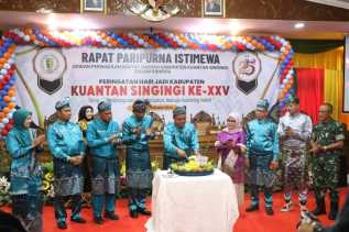 Kapolres Kuansing Hadiri Rapat Paripurna Istimewa DPRD Peringati Hari Jadi ke-25 Kabupaten Kuantan Singingi