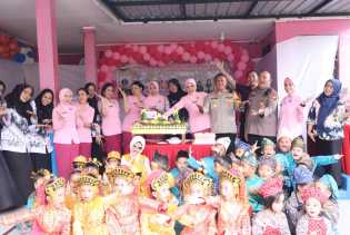 Yayasan Kemala Bhayangkari Rohil Meriahkan HUT PGRI ke-80 di TK Kemala Bhayangkari