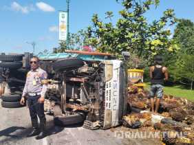 Truk ODOL Terguling di Jembatan Sultanah Latifah Siak, Dishub akan Bangun Portal