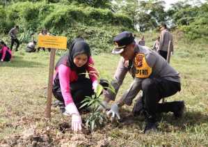 Polres Rohil Gelar Aksi Penanaman Bibit Pohon Demi Lingkungan